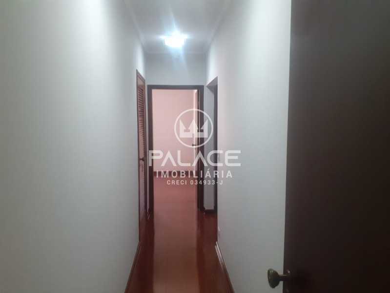 Casa de rua :  / Residencial / Vila Rezende