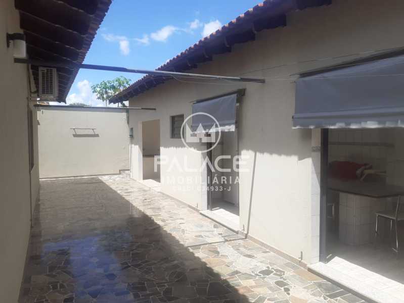 Casa de rua :  / Residencial / Vila Rezende