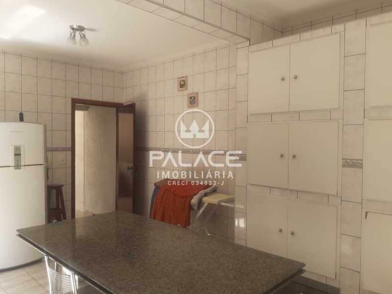 Casa de rua :  / Residencial / Vila Rezende