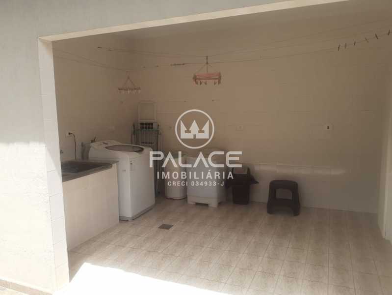 Casa de rua :  / Residencial / Vila Rezende