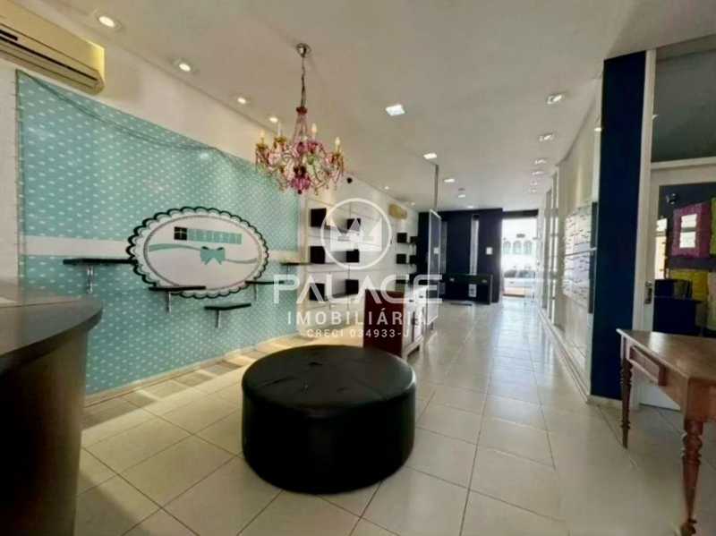 Imagens do imóveis Salão :  / Comercial / Centro