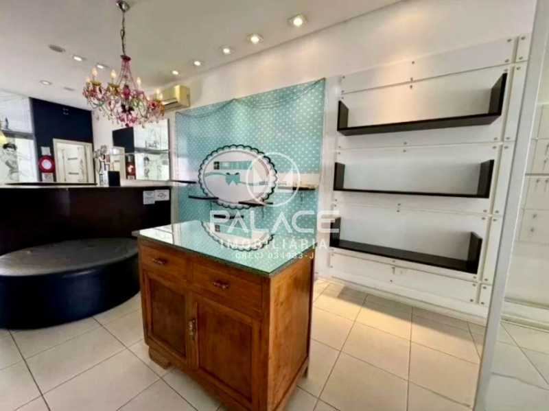 Imagens do imóveis Salão :  / Comercial / Centro