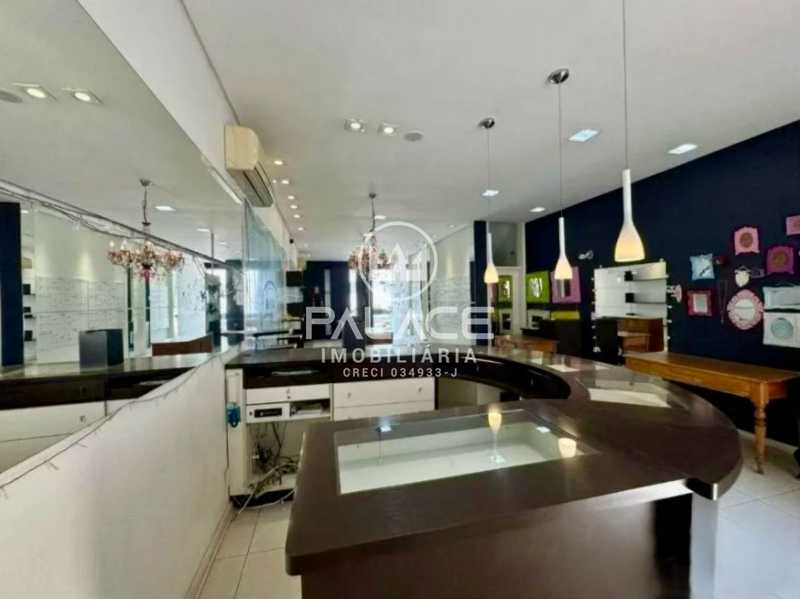 Imagens do imóveis Salão :  / Comercial / Centro