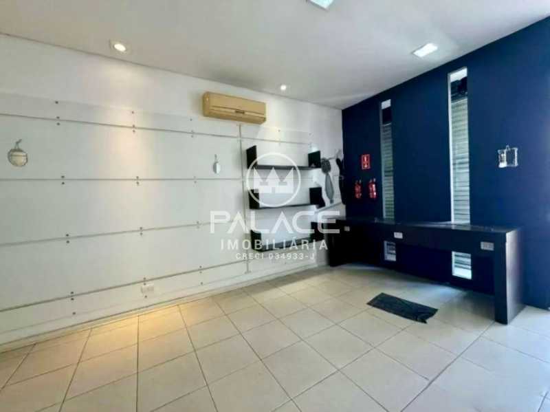 Imagens do imóveis Salão :  / Comercial / Centro