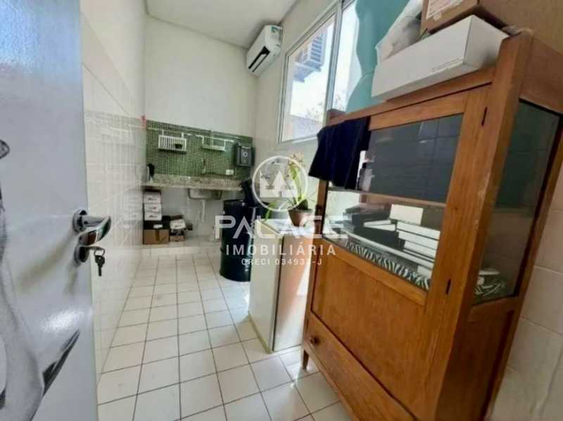 Imagens do imóveis Salão :  / Comercial / Centro