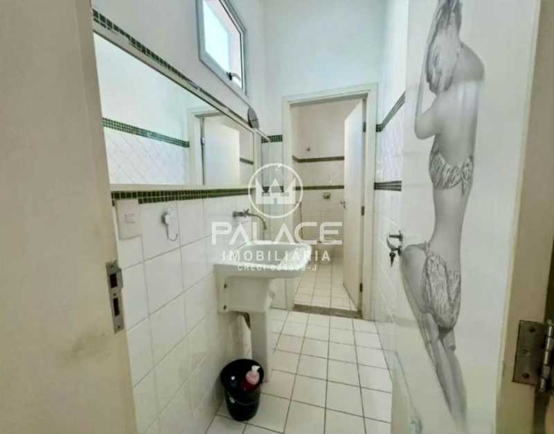 Imagens do imóveis Salão :  / Comercial / Centro