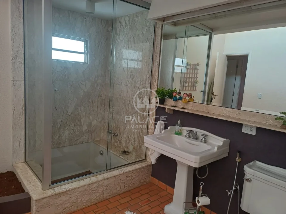 CASA A VENDA NO BAIRRO CASTELINHO