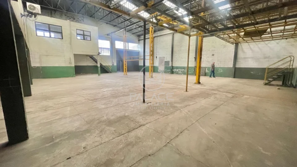 BARRACÃO COM PONTE ROLANTE PARA LOCAÇÃO NA PAULICEIA, PROX A AV 31 DE MARÇO