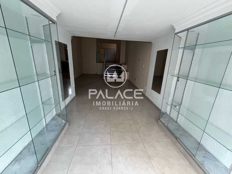 Imagens do imóveis Salão :  / Comercial / Centro