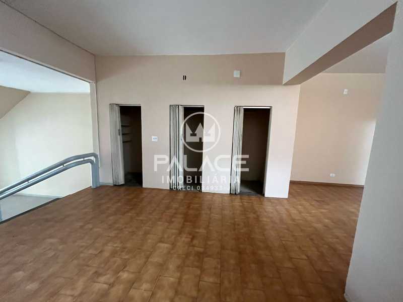 Imagens do imóveis Salão :  / Comercial / Centro