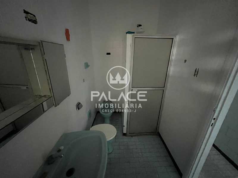 Imagens do imóveis Salão :  / Comercial / Centro