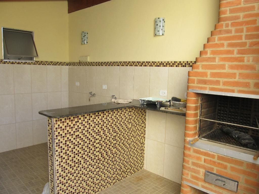 Casa para locação  / 3 quartos / Piracicamirim