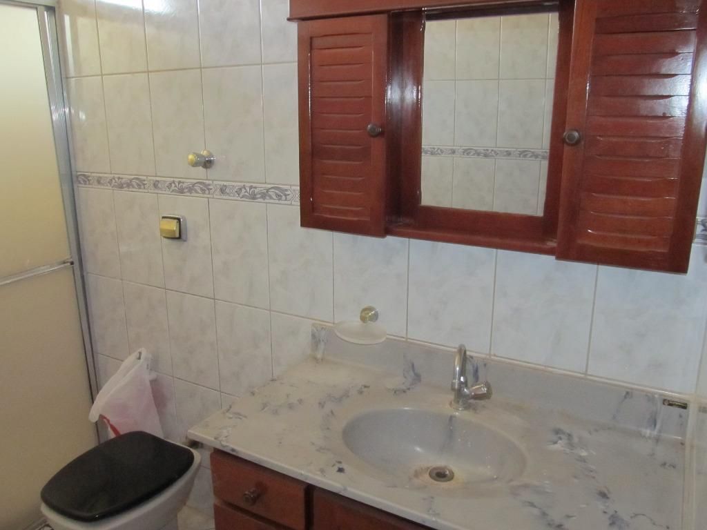 Casa para locação  / 3 quartos / Piracicamirim