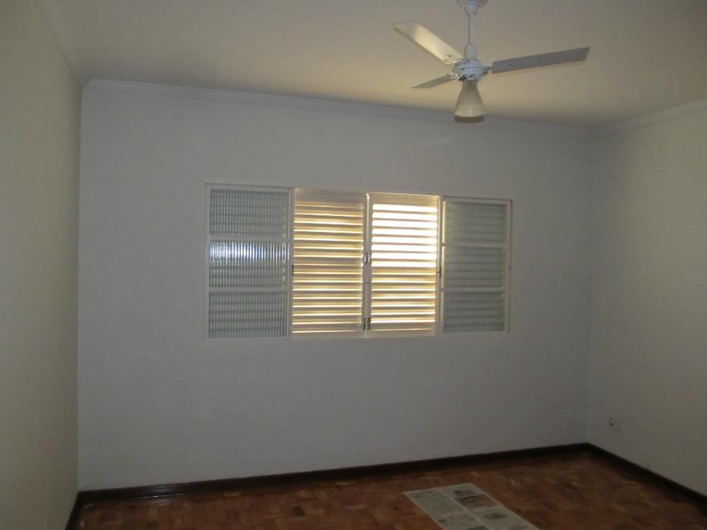 Casa para locação  / 3 quartos / Piracicamirim