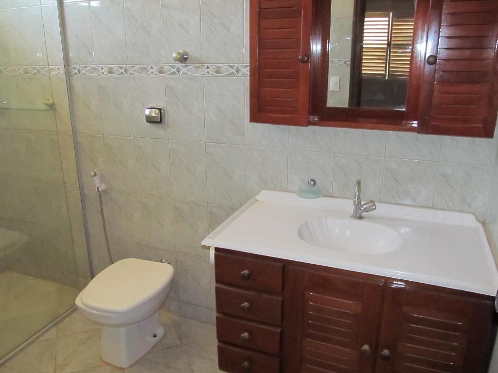 Casa para locação  / 3 quartos / Piracicamirim
