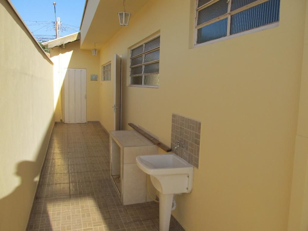 Casa para locação  / 3 quartos / Piracicamirim