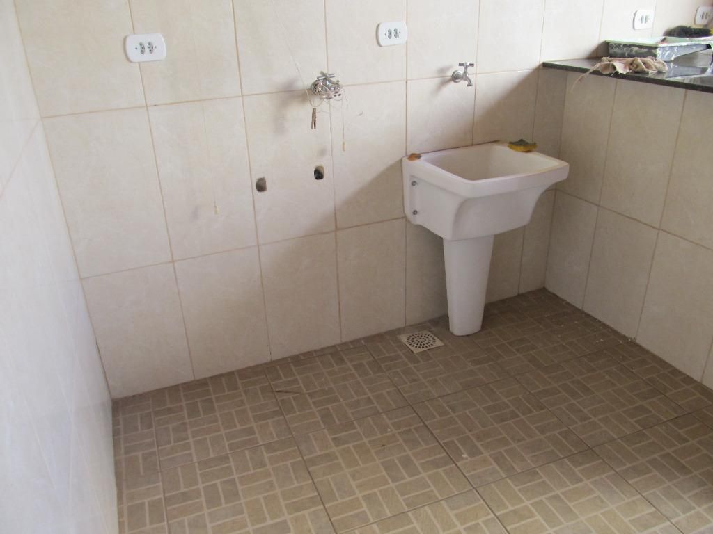 Casa para locação  / 3 quartos / Piracicamirim
