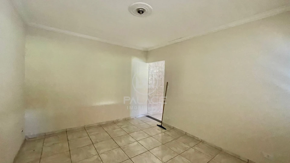 CASA / LOCACAO / JARAGUA / 2 QUARTOS / 70m²