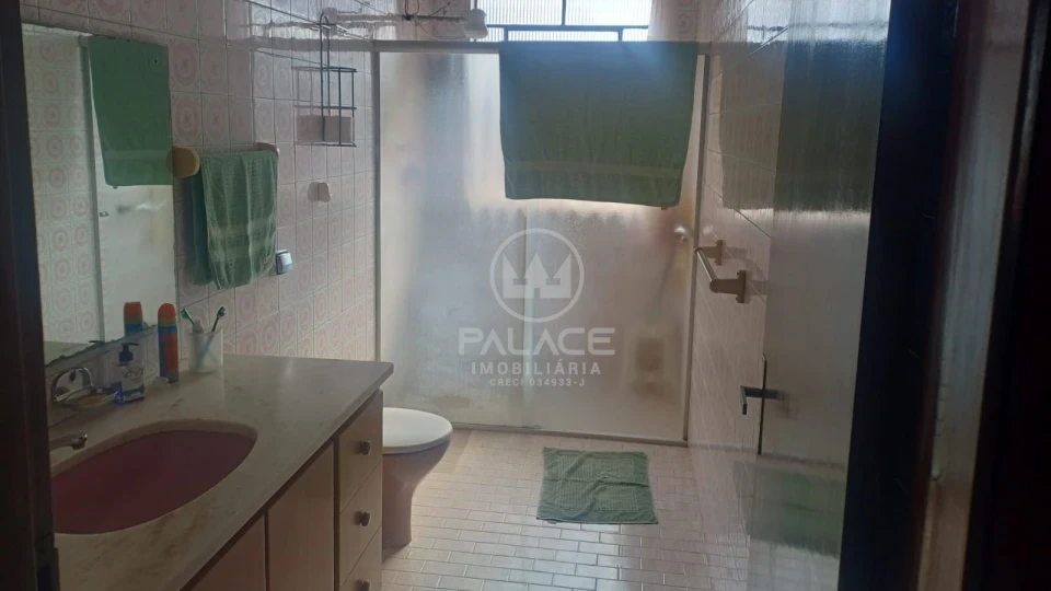 Sobrado localizado na avenida São José, próximo a Esalq