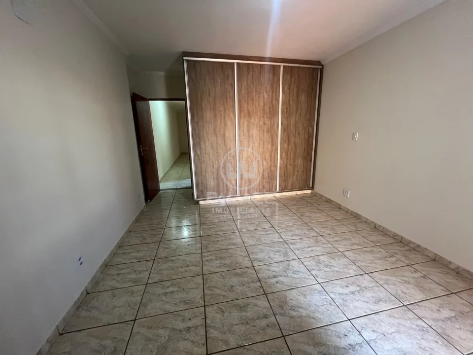 Casa para alugar, 3 quartos, sendo 1 suíte, 2 vagas, no Santa Rosa em Piracicaba / SP