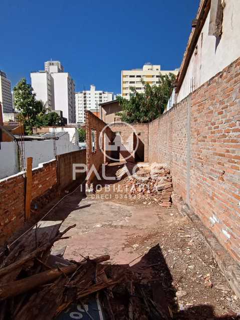 Casa de rua :  / Residencial / Centro