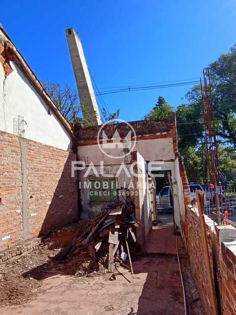 Casa de rua :  / Residencial / Centro