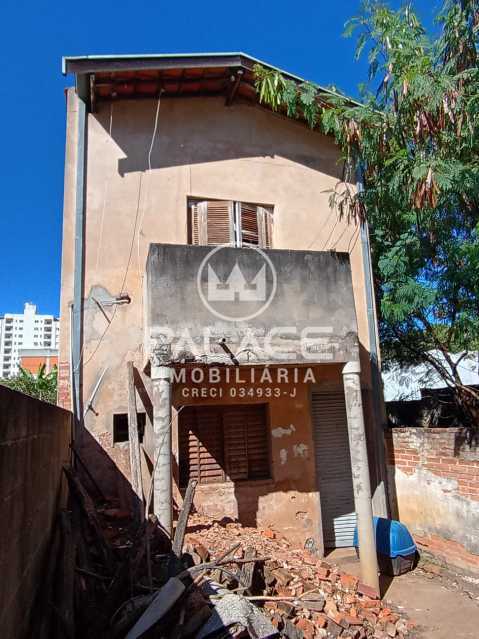 Casa de rua :  / Residencial / Centro