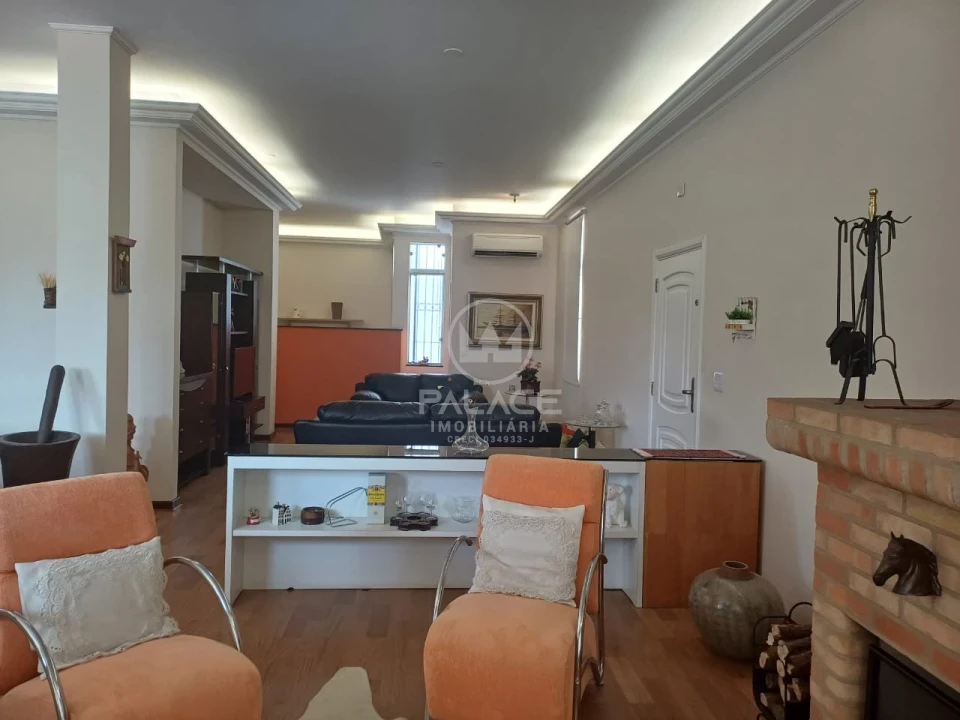 CASA A VENDA NO BAIRRO CASTELINHO
