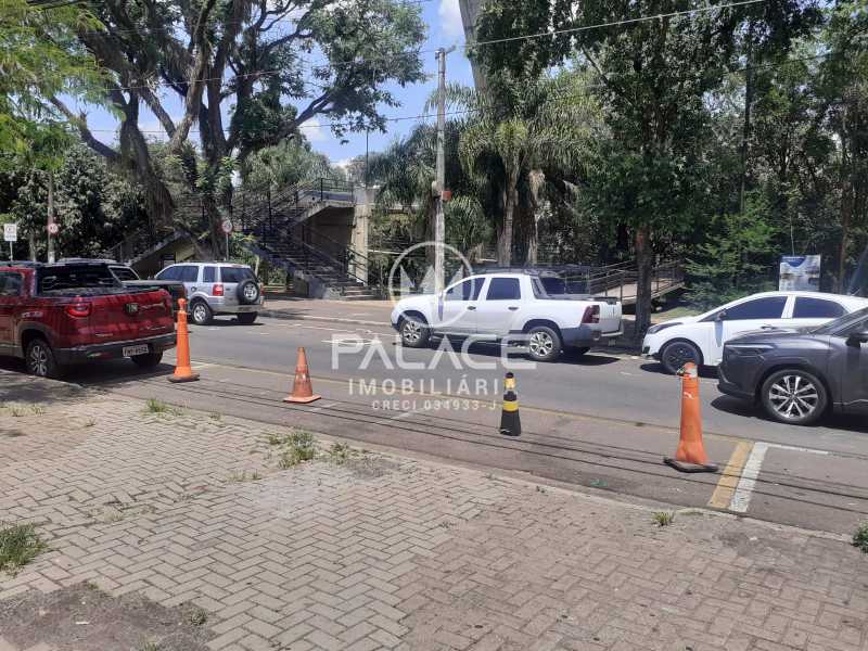 Casa de rua :  / Residencial / Centro