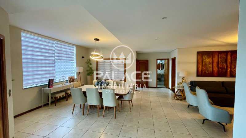 Imagens do imóveis Casa de rua :  / Residencial / Centro