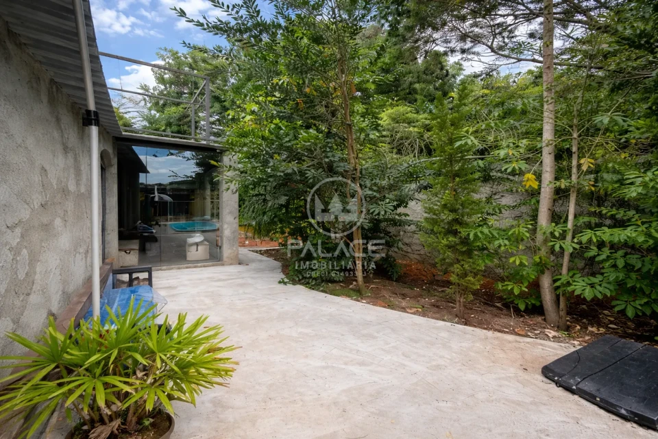 CASA RESIDENCIAL / LOCACAO / 3 QUARTOS / PISCINA /  DOIS CORREGOS