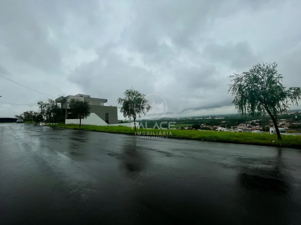 Terreno á Venda no Condomínio Canadá