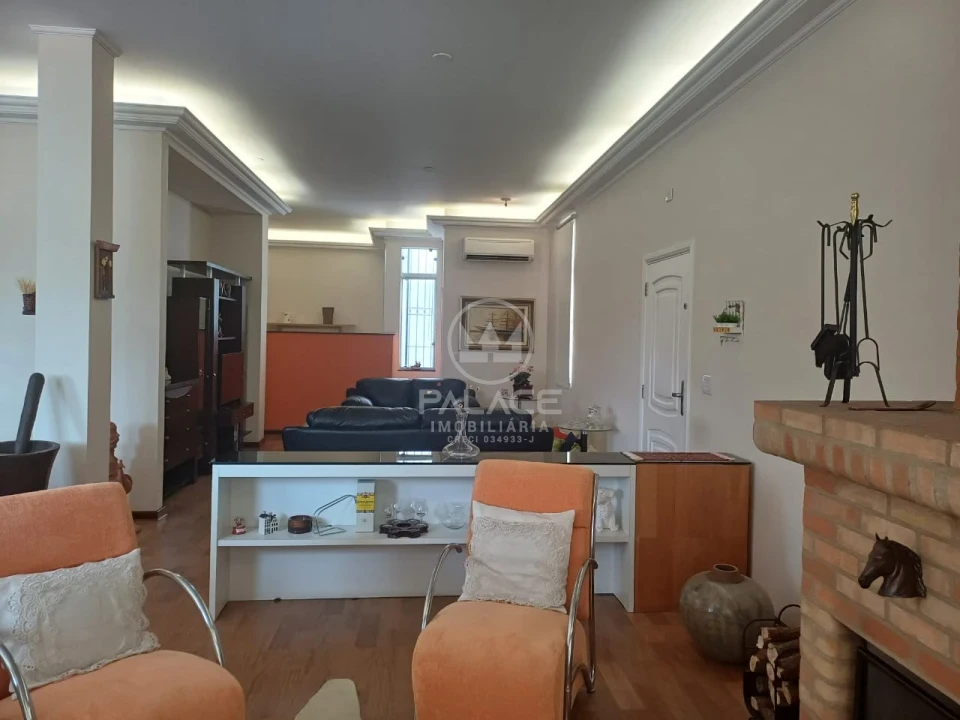 CASA A VENDA NO BAIRRO CASTELINHO