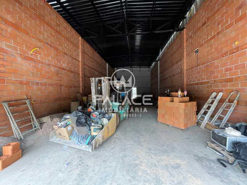 Imagens do imóveis Barracão :  / Comercial / Santa Terezinha