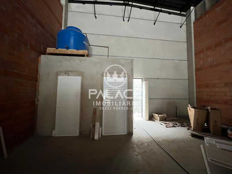 Imagens do imóveis Barracão :  / Comercial / Santa Terezinha