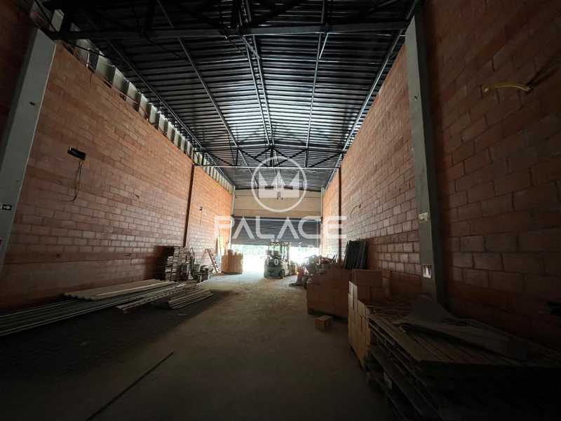 Imagens do imóveis Barracão :  / Comercial / Santa Terezinha