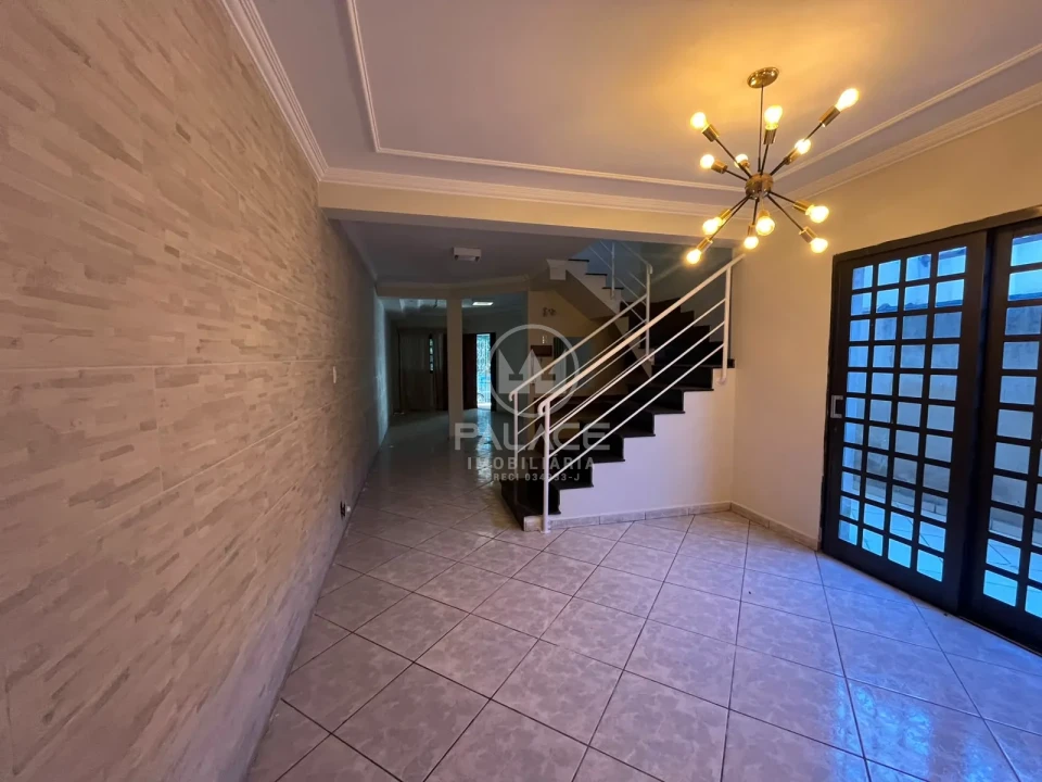 Casa para alugar, 3 quartos, sendo 1 suíte, 2 vagas, no Santa Rosa em Piracicaba / SP