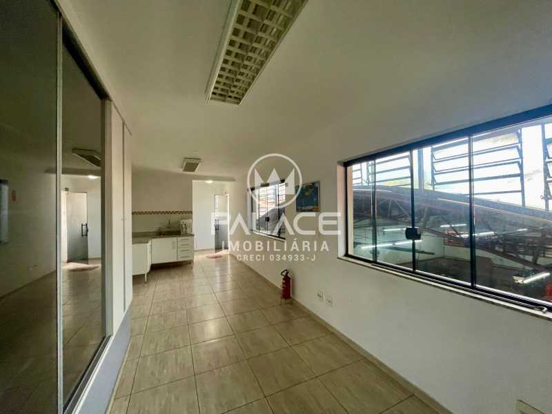 Imagens do imóveis Barracão :  / Comercial / Jardim Caxambu