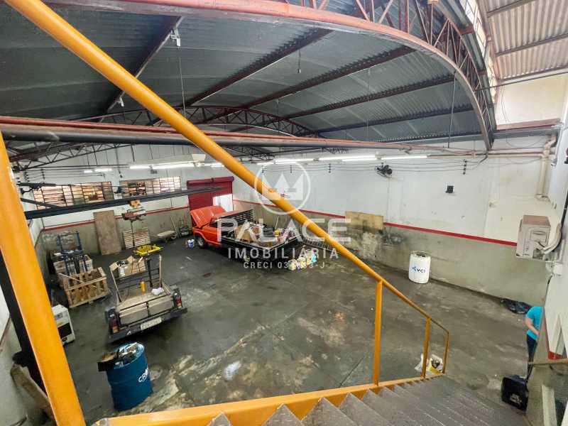 Imagens do imóveis Barracão :  / Comercial / Jardim Caxambu