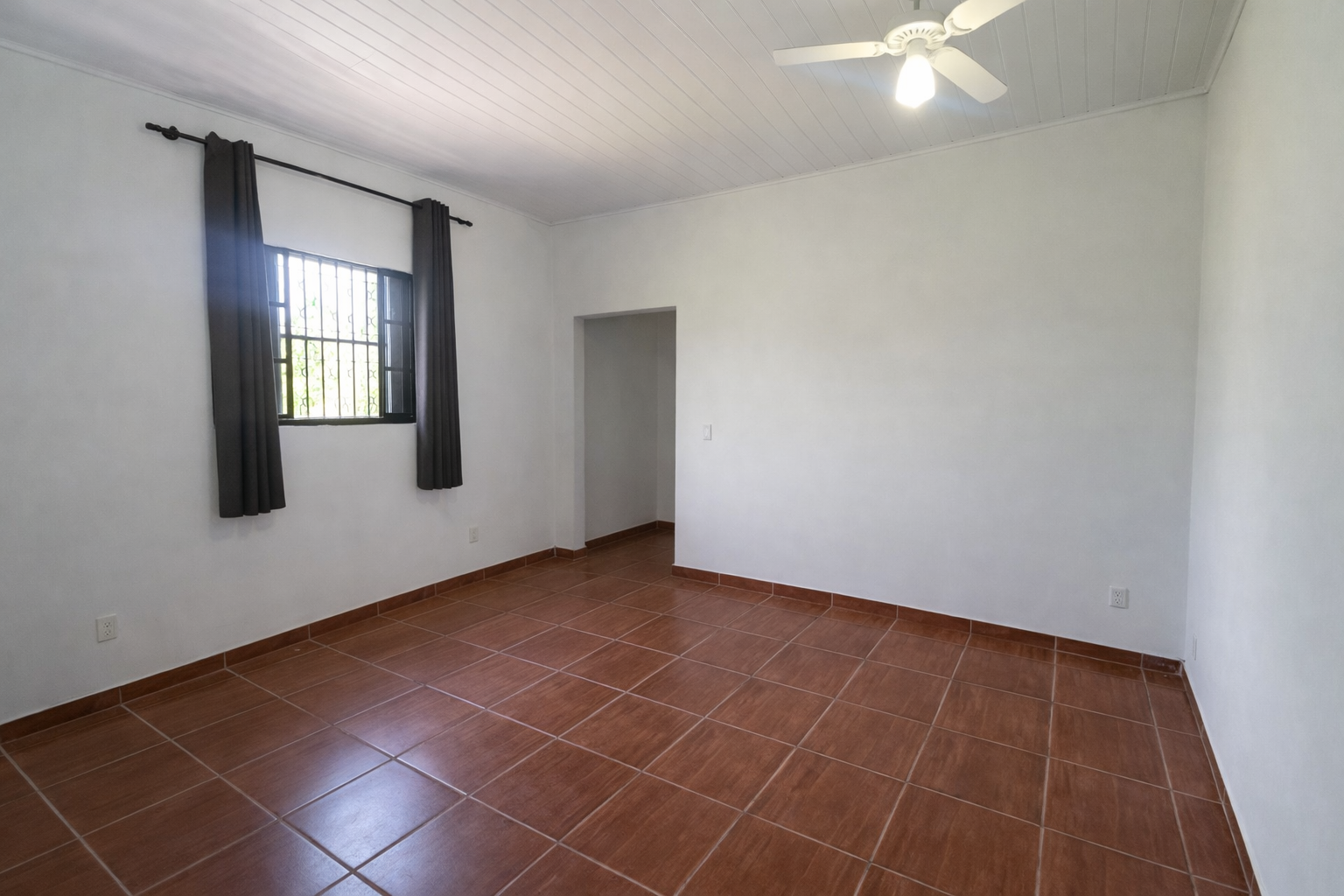 CASA / LOCACAO / RIO DAS PEDRAS/ ROD NELSON CAPRONI / 100M²