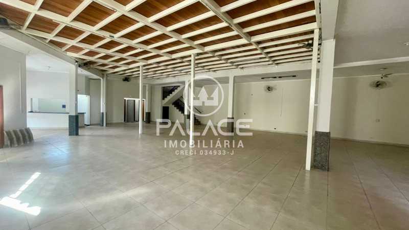 Imagens do imóveis Barracão :  / Comercial / Vila Industrial