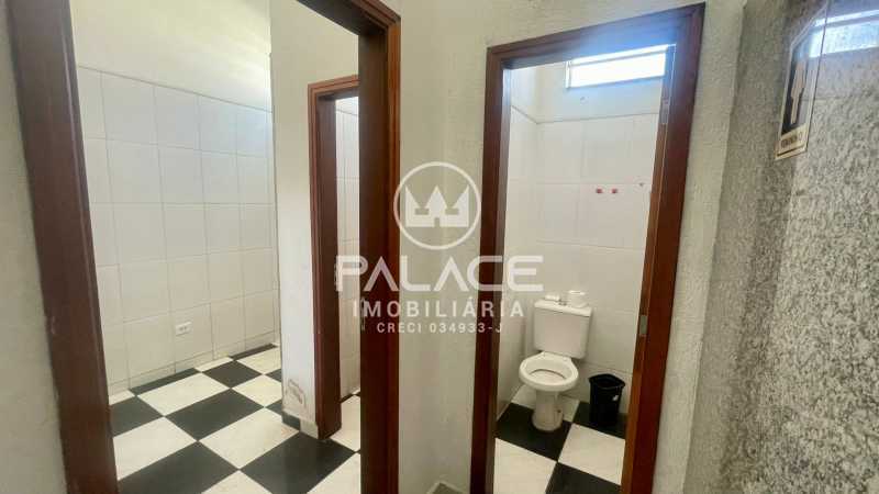 Imagens do imóveis Barracão :  / Comercial / Vila Industrial