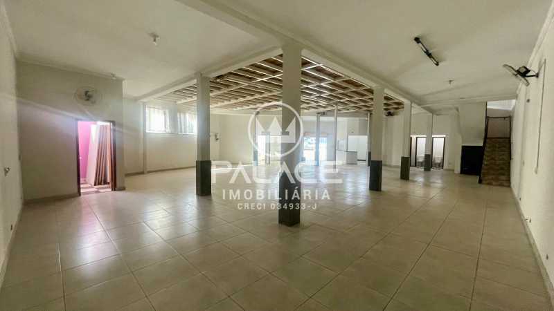 Imagens do imóveis Barracão :  / Comercial / Vila Industrial