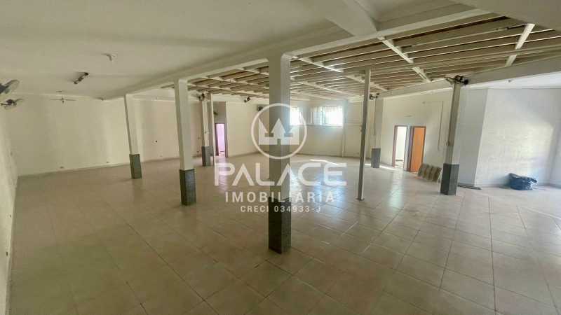 Imagens do imóveis Barracão :  / Comercial / Vila Industrial