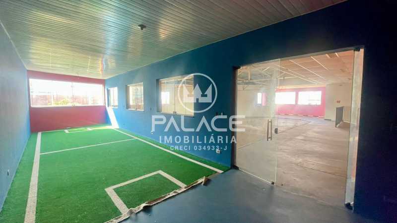 Imagens do imóveis Barracão :  / Comercial / Vila Industrial