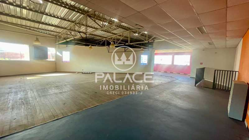 Imagens do imóveis Barracão :  / Comercial / Vila Industrial