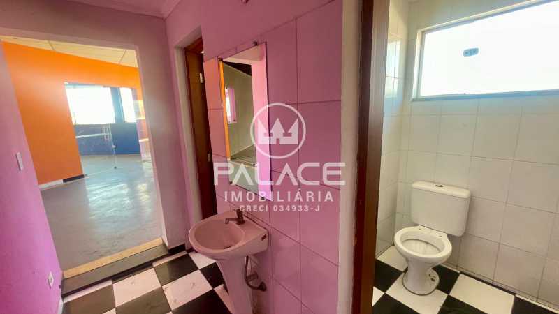 Imagens do imóveis Barracão :  / Comercial / Vila Industrial