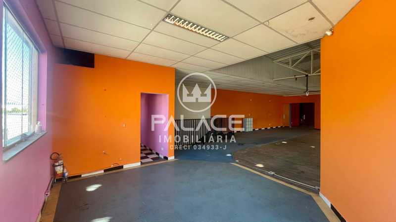 Imagens do imóveis Barracão :  / Comercial / Vila Industrial