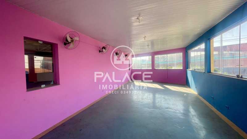 Imagens do imóveis Barracão :  / Comercial / Vila Industrial