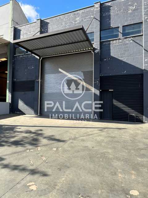 Imagens do imóveis Barracão :  / Comercial / Guamium